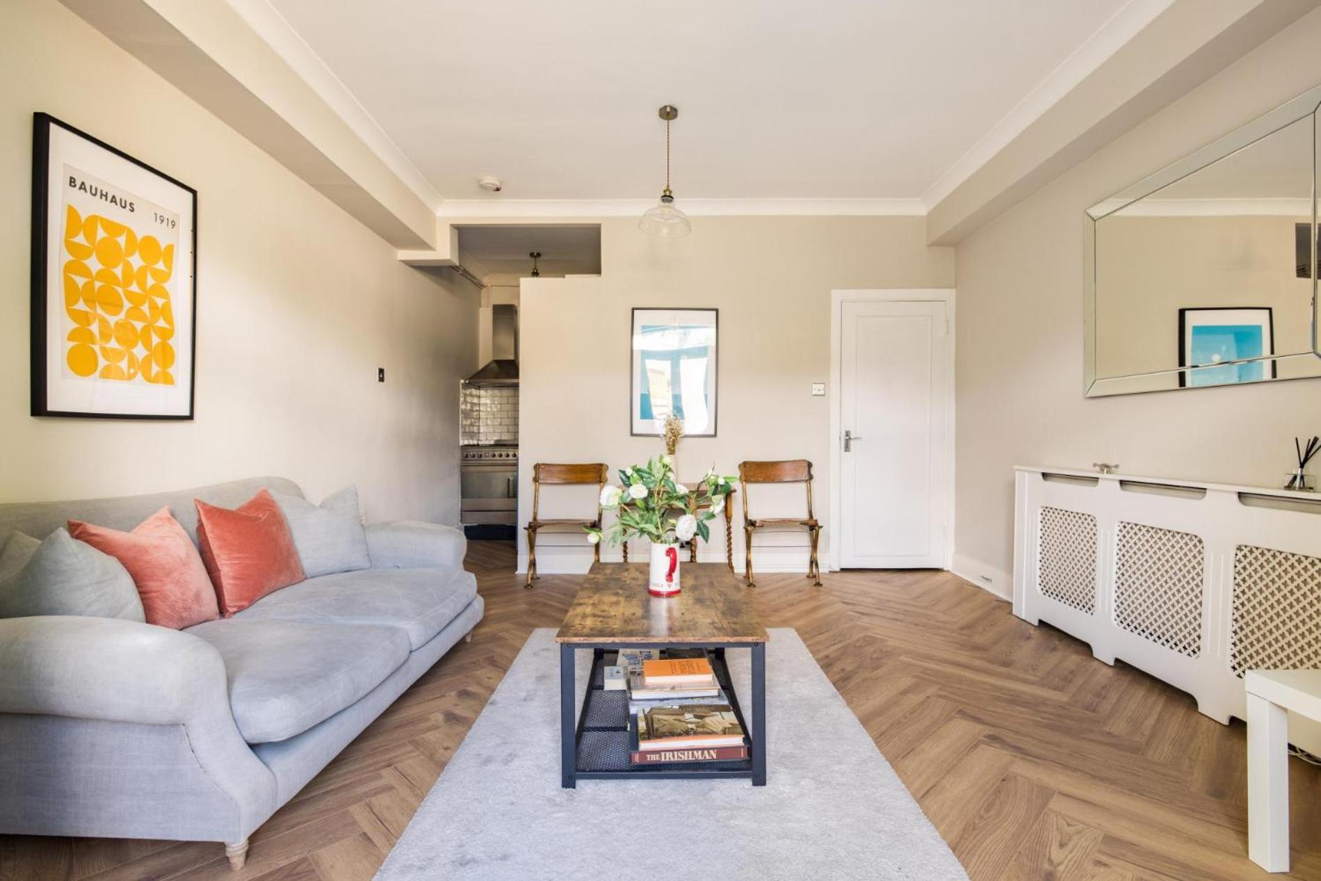Olympia's Torch 1 Bedroom In Kensington Apartment London