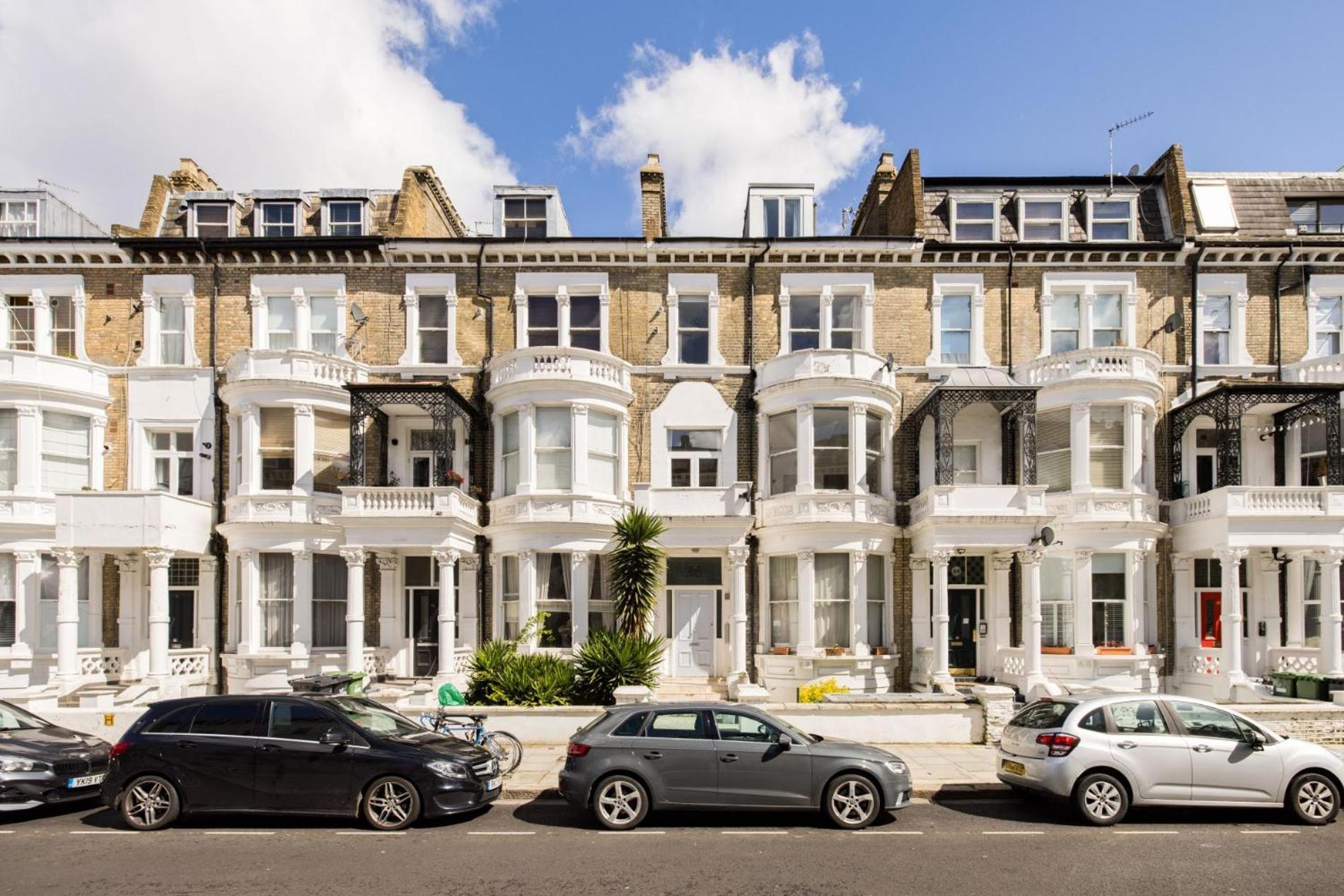 Olympia's Torch 1 Bedroom In Kensington Apartment London