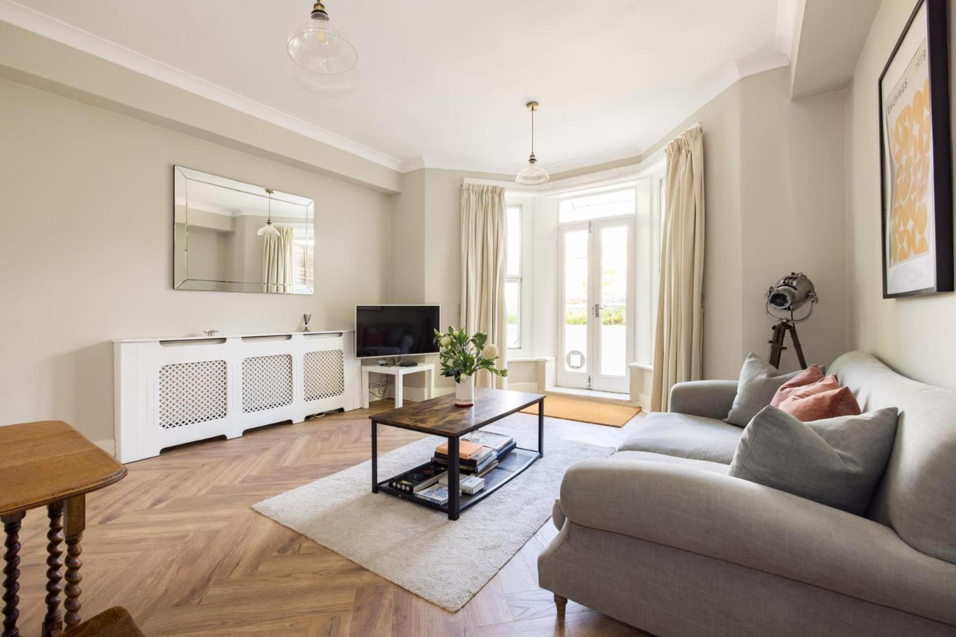 Olympia's Torch 1 Bedroom In Kensington Apartment *