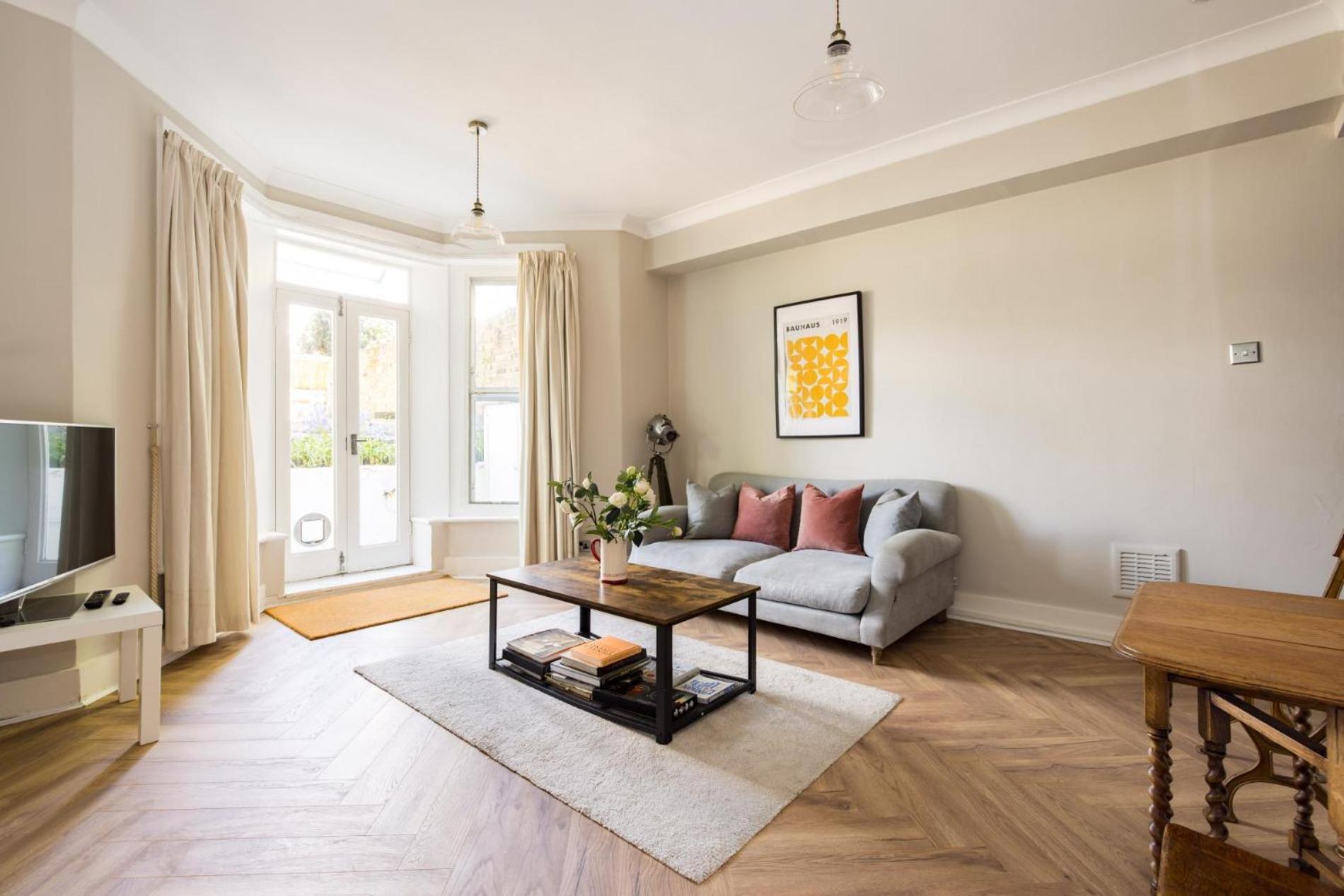 Olympia's Torch 1 Bedroom In Kensington Apartment London